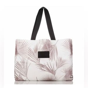 Aloha Collection Holo Holo Tote, Anthuriums